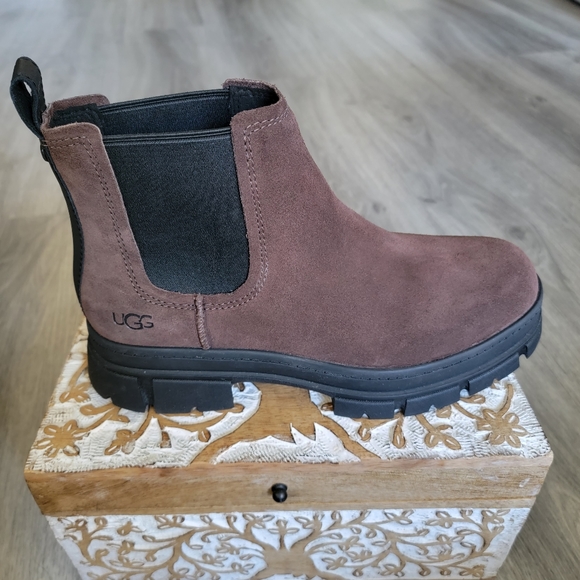 UGG Ashton Chelsea Waterproof Suede Boot - Picture 3 of 9